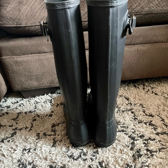 Women’s size 8 Black Hunter Rain boots. - Picture 2 of 3